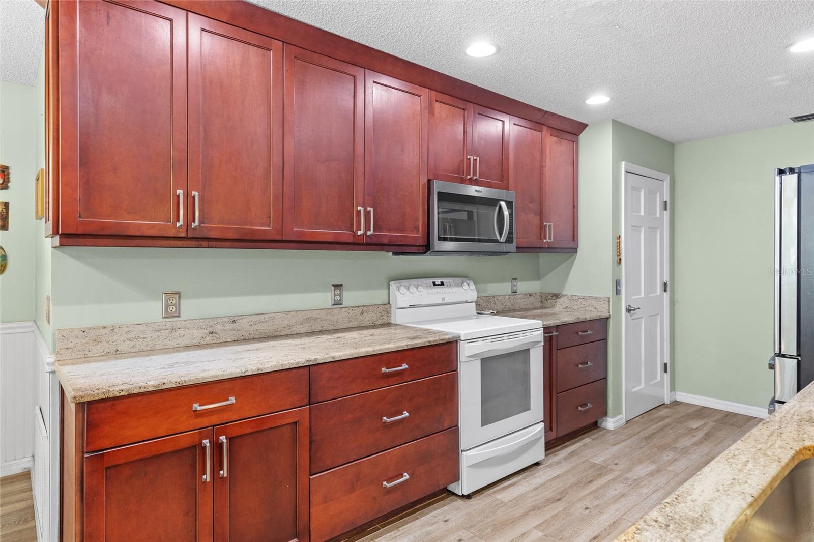 Image 20 of 49 For 2080 Apricot Drive