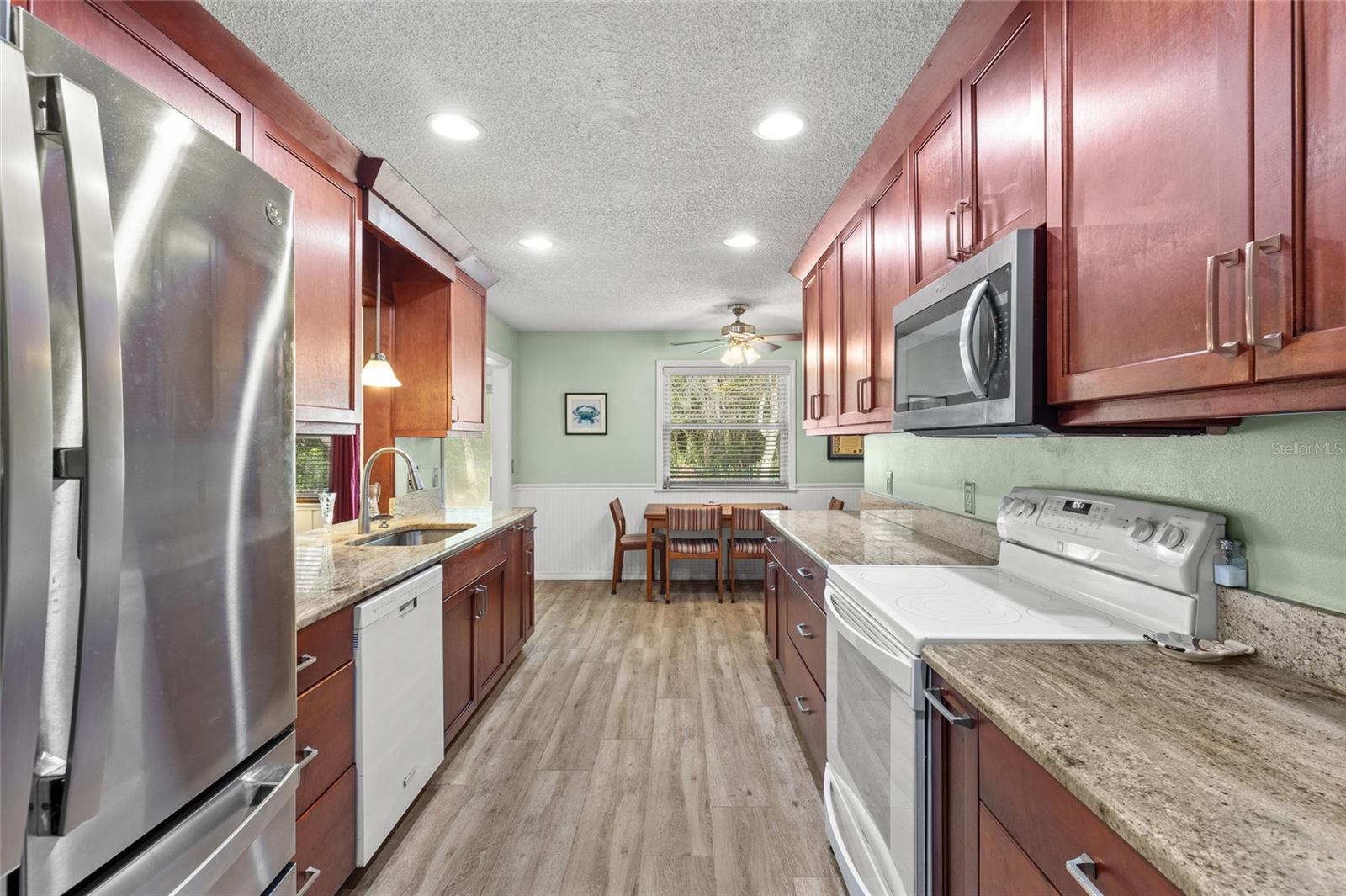 Image 21 of 49 For 2080 Apricot Drive