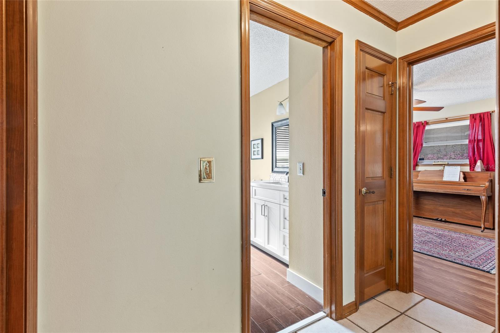 Image 27 of 49 For 2080 Apricot Drive