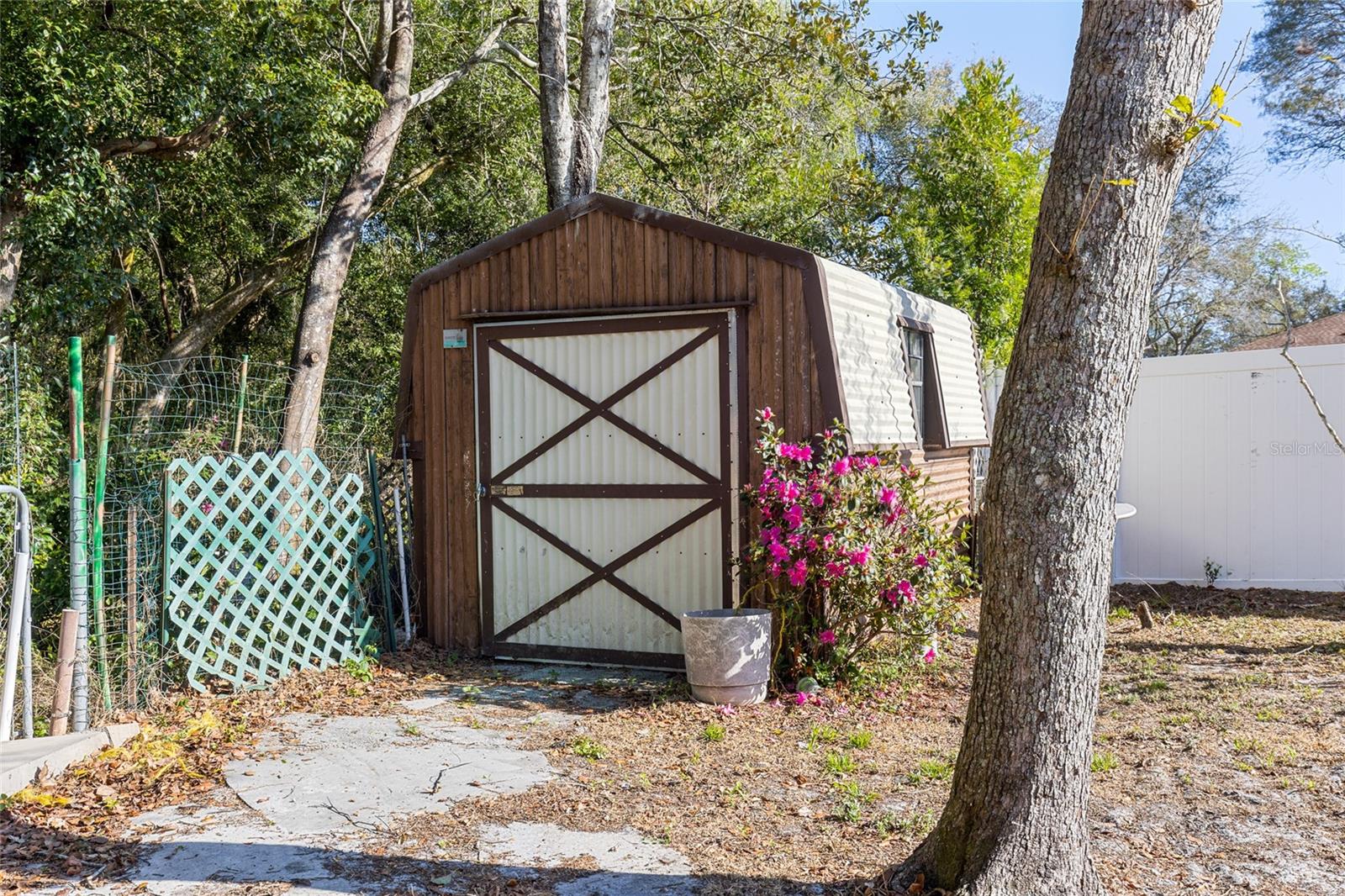 Image 34 of 49 For 2080 Apricot Drive