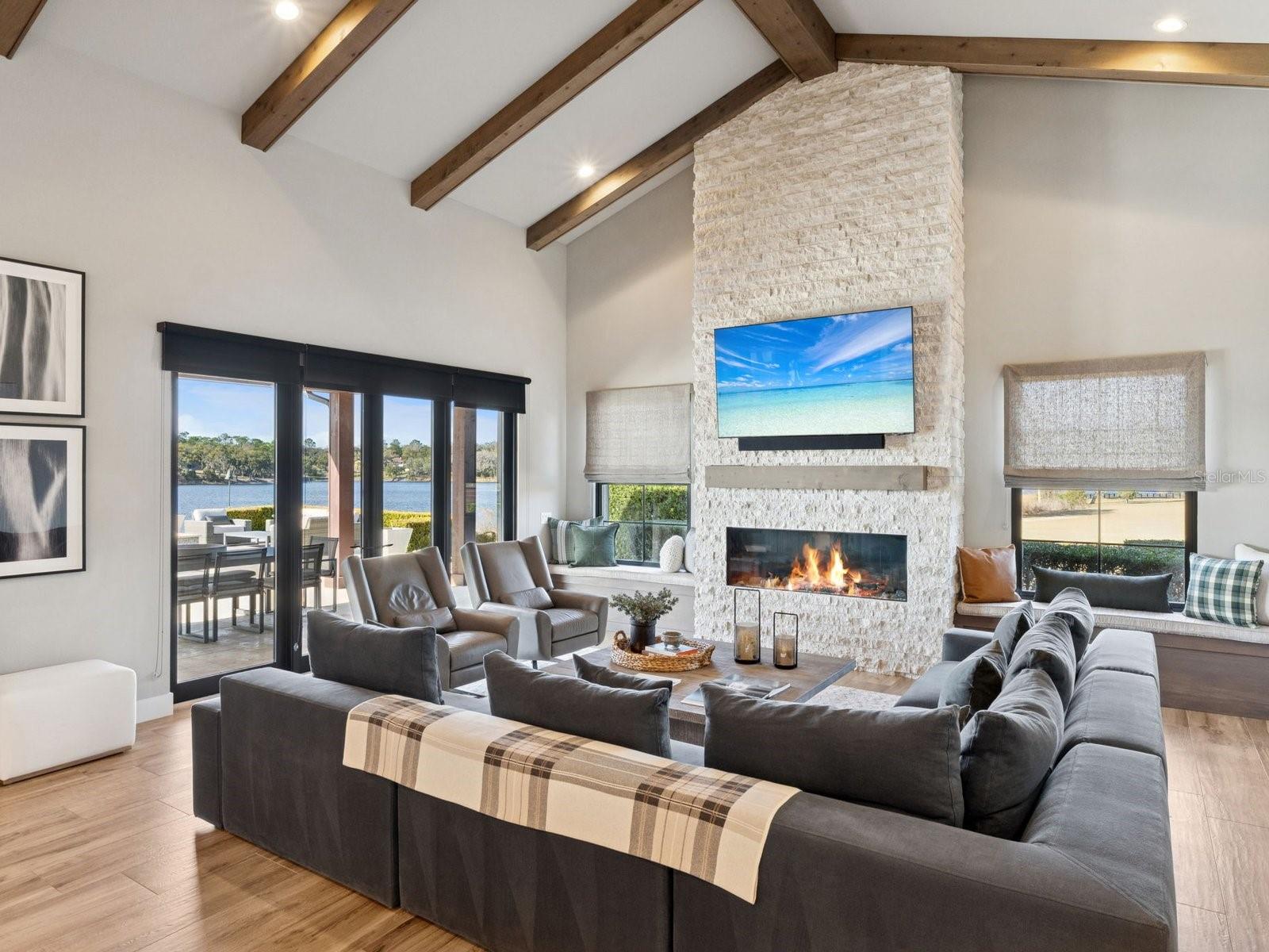 Image 27 of 80 For 22151 Lake Seneca Road