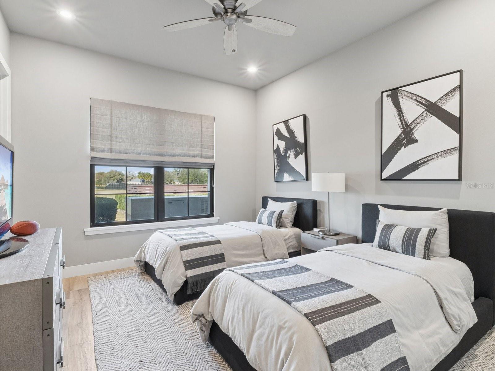 Image 42 of 80 For 22151 Lake Seneca Road