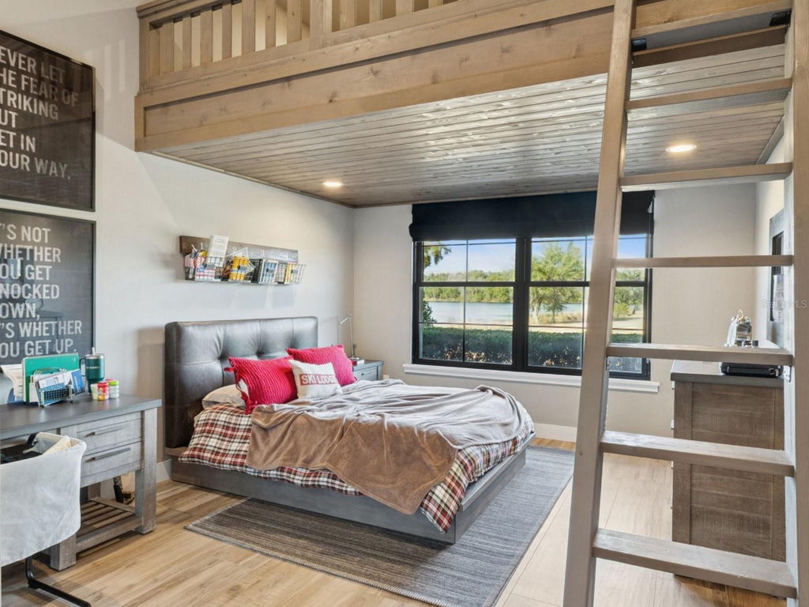 Image 44 of 80 For 22151 Lake Seneca Road