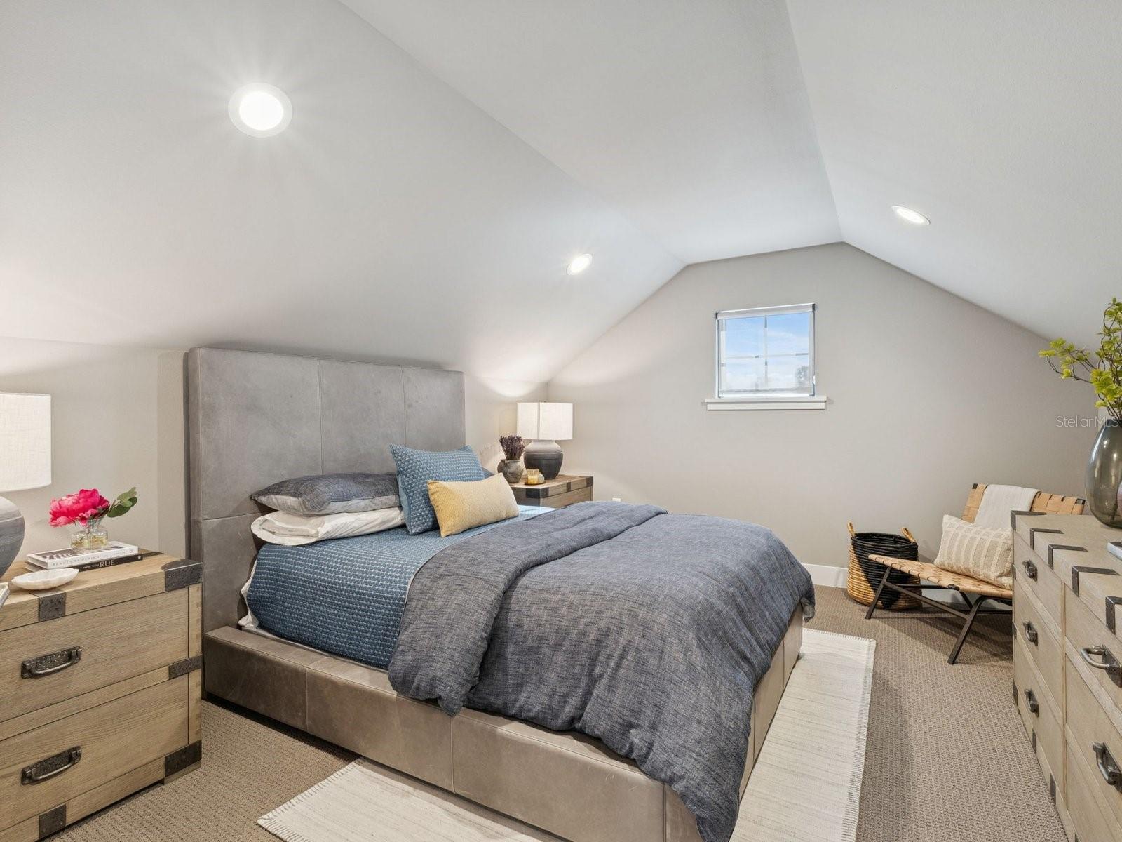 Image 52 of 80 For 22151 Lake Seneca Road