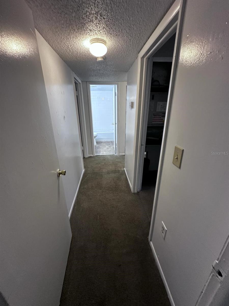 Image 7 of 16 For 400 Banyon Tree Circle 102