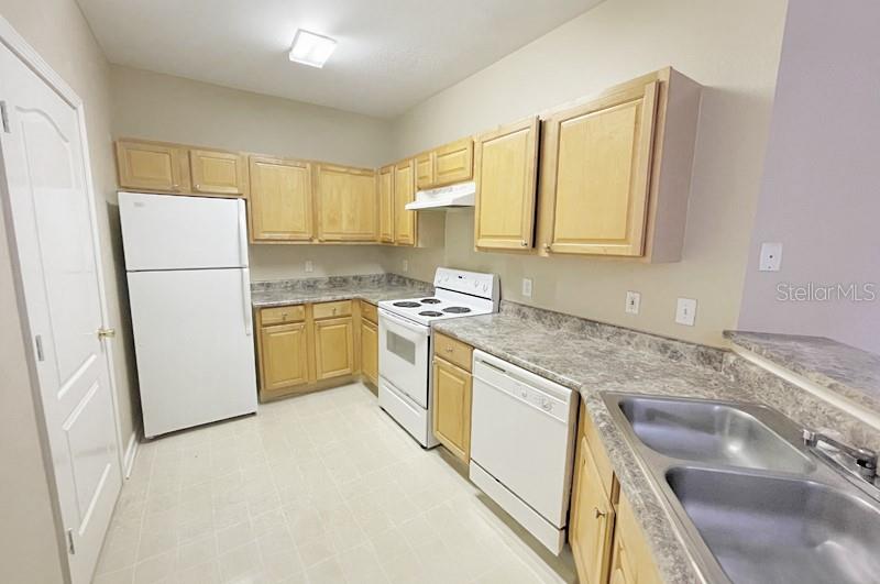 Image 5 of 30 For 17952 Villa Creek Drive 17952