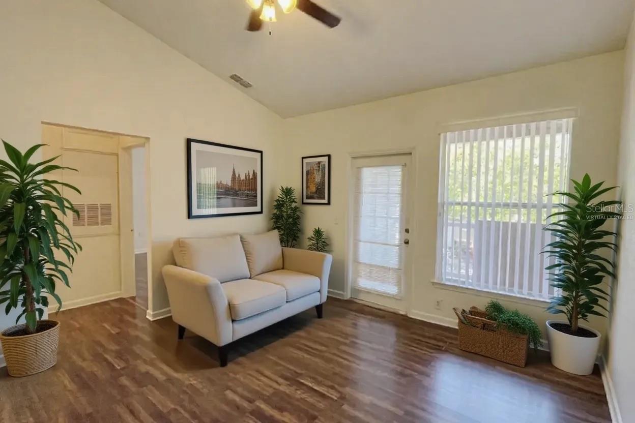 Image 9 of 30 For 17952 Villa Creek Drive 17952