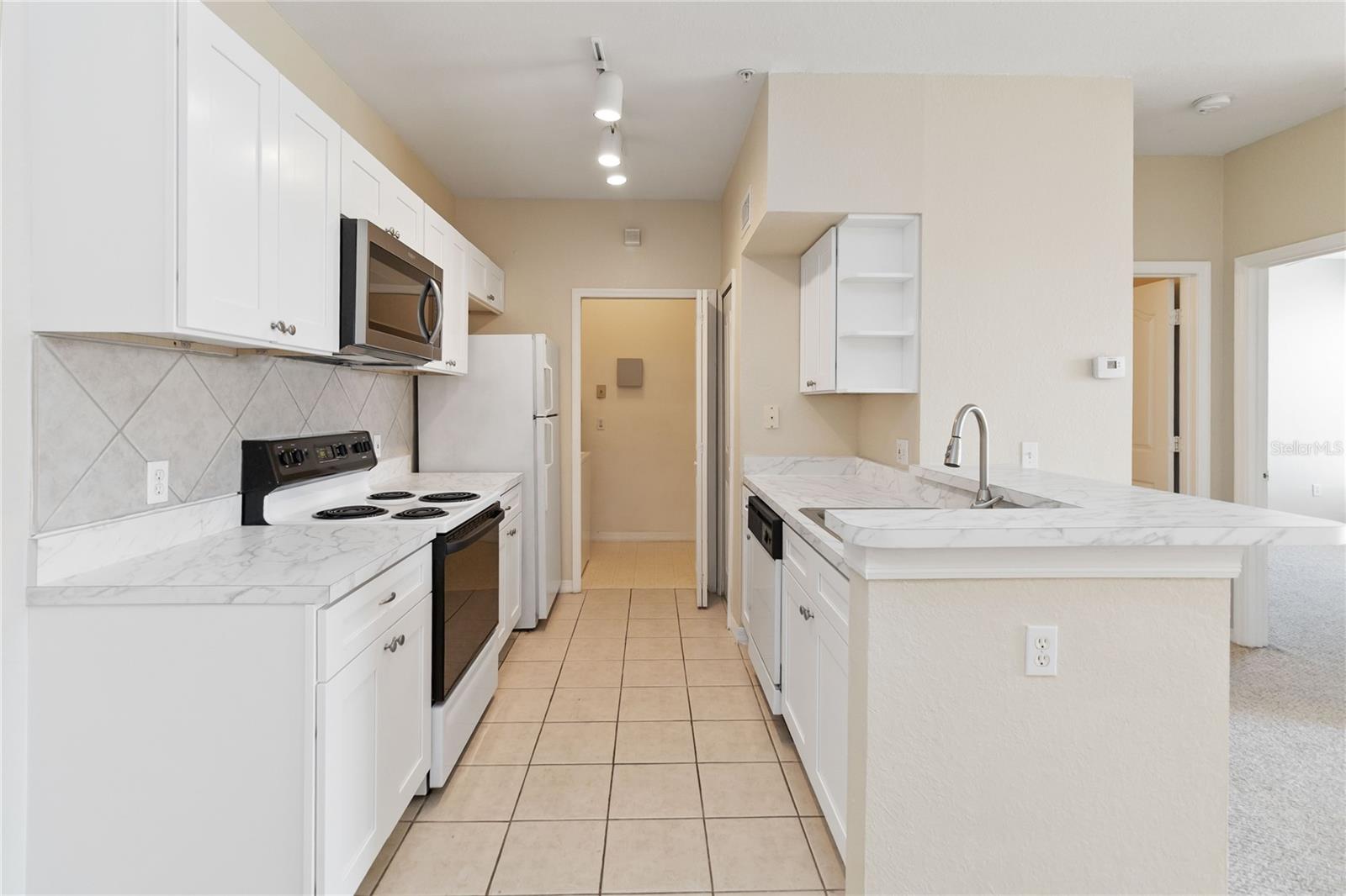 Image 7 of 30 For 1275 Lake Shadow Circle 13206