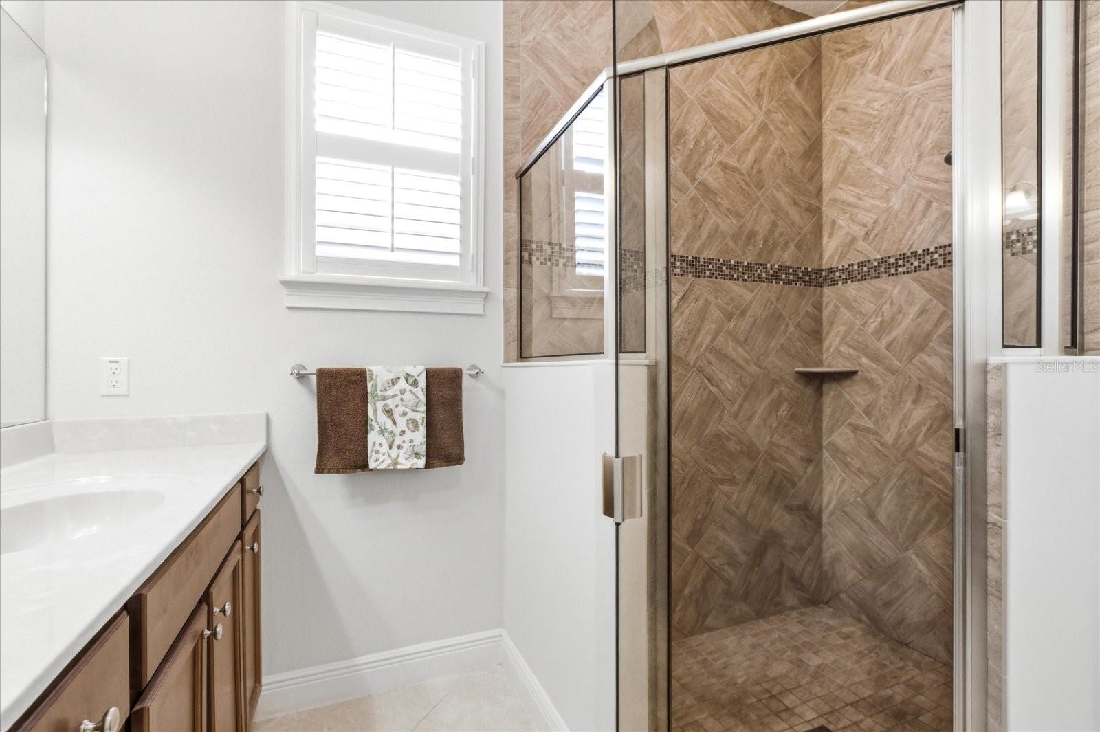 Image 20 of 39 For 911 Victoria Hills Drive S