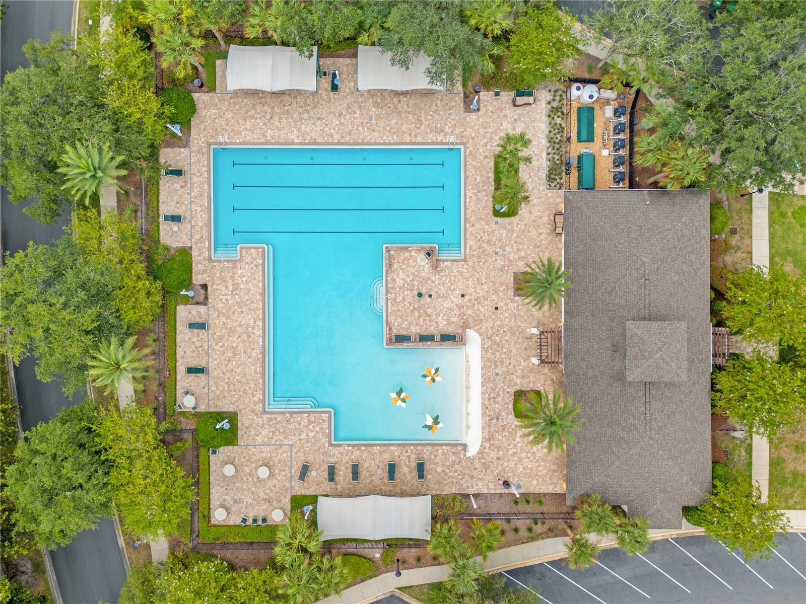 Image 33 of 39 For 911 Victoria Hills Drive S