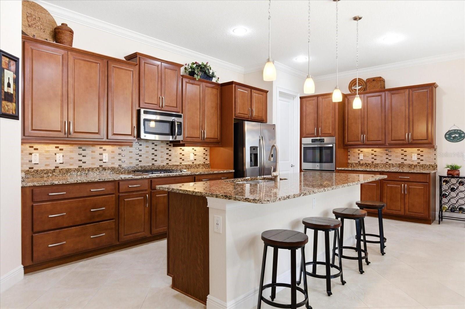 Image 8 of 39 For 911 Victoria Hills Drive S