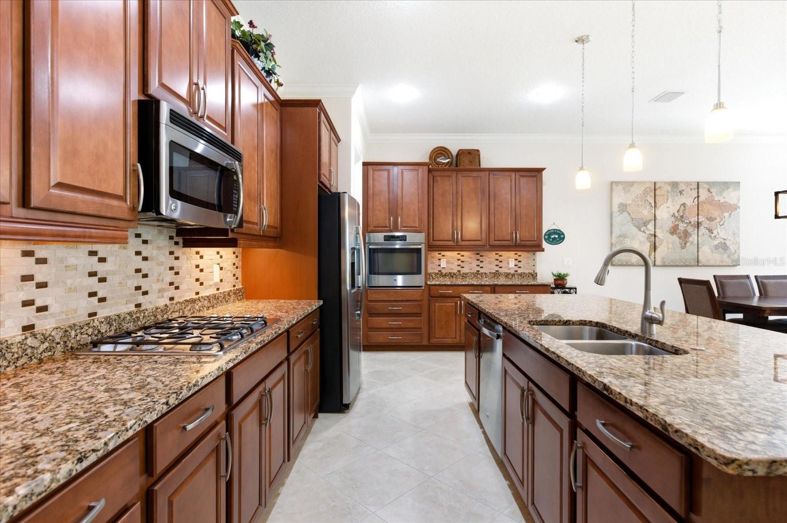 Image 9 of 39 For 911 Victoria Hills Drive S