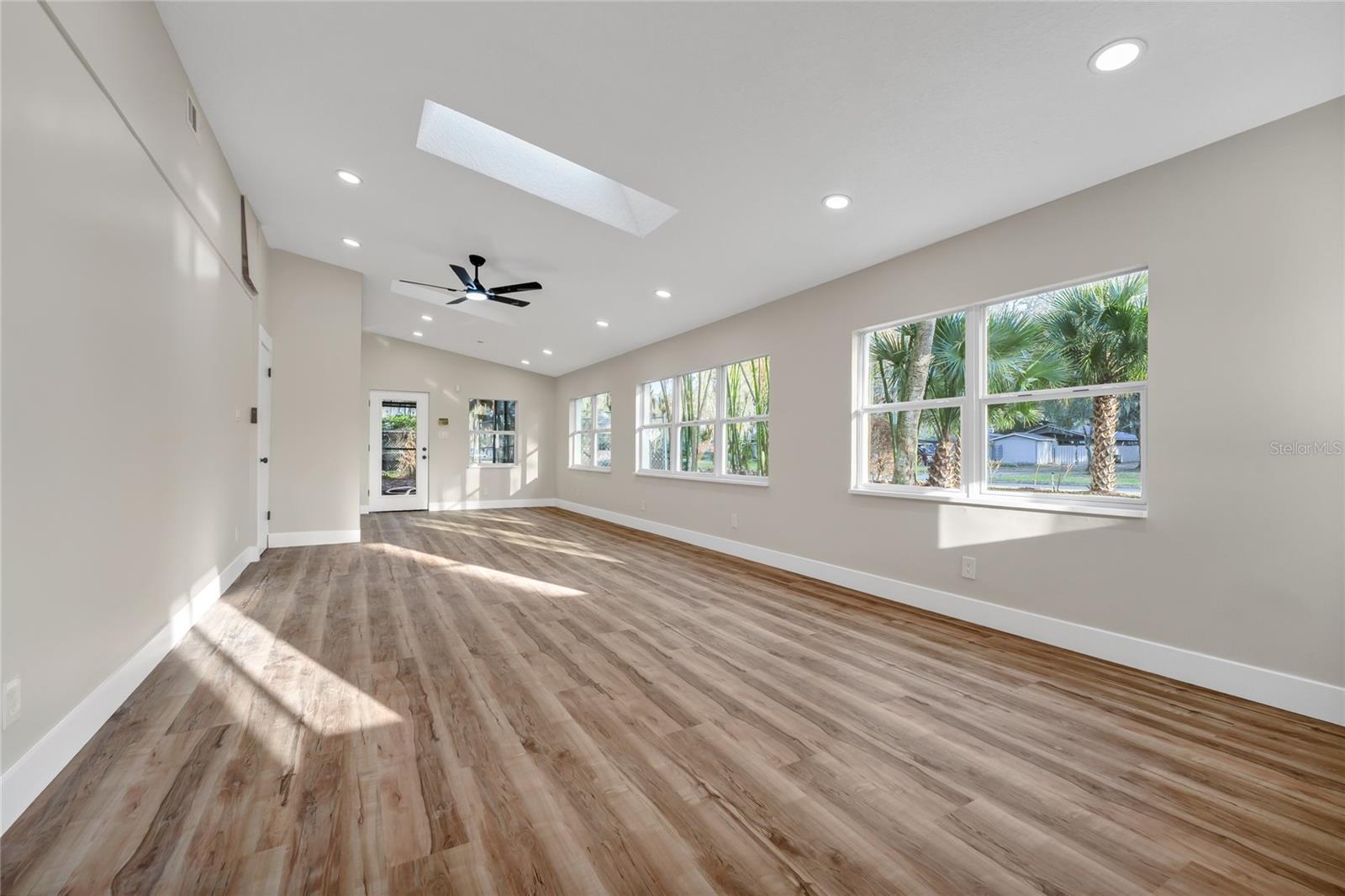 Image 25 of 50 For 149 Mellonville Avenue