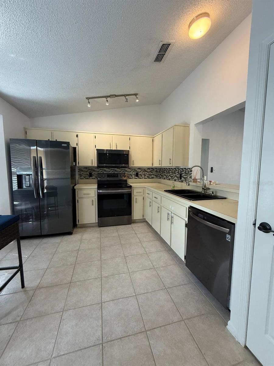 Image 6 of 27 For 8143 Chelsworth Drive