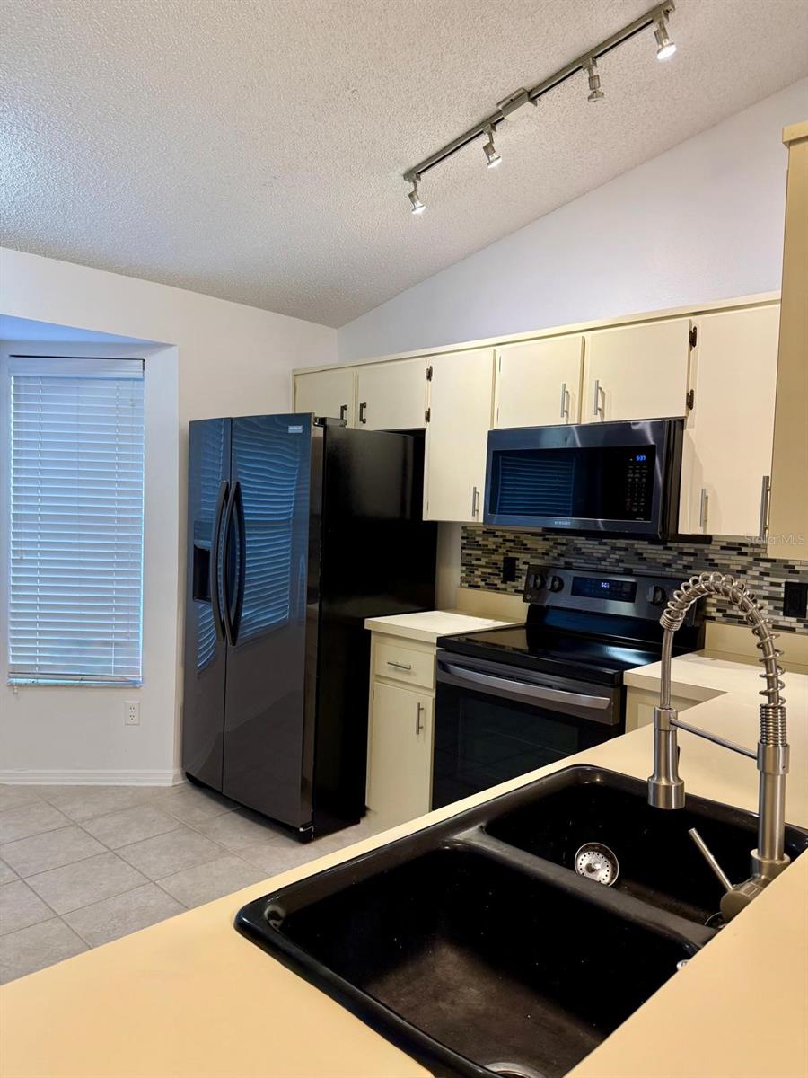 Image 7 of 27 For 8143 Chelsworth Drive