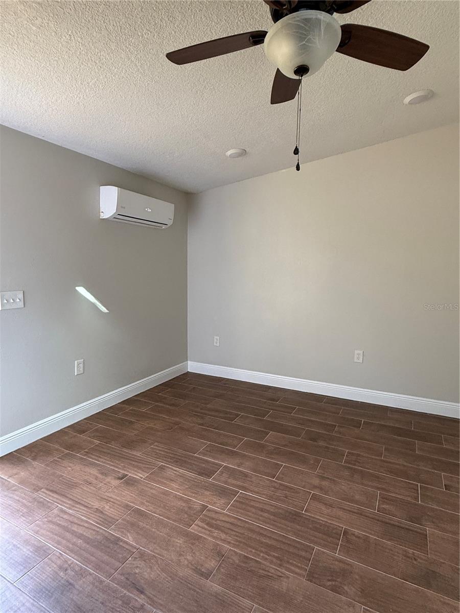 Image 5 of 11 For 899 Rich Drive