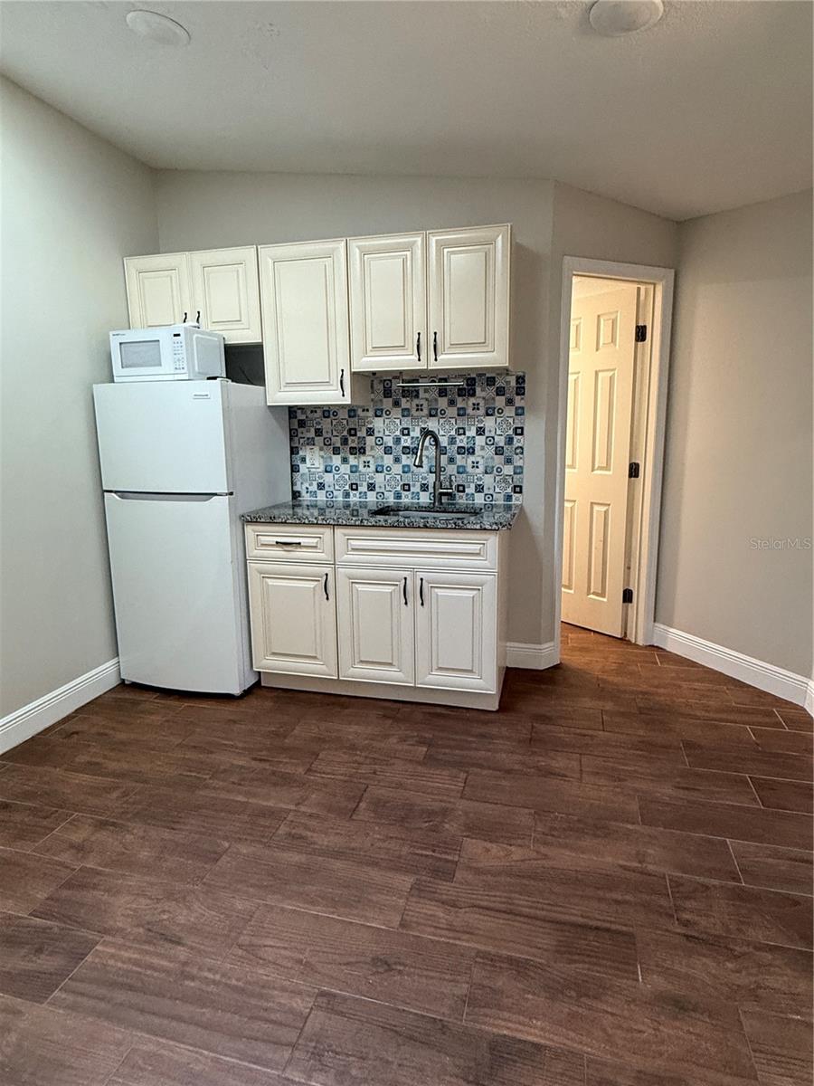 Image 6 of 11 For 899 Rich Drive