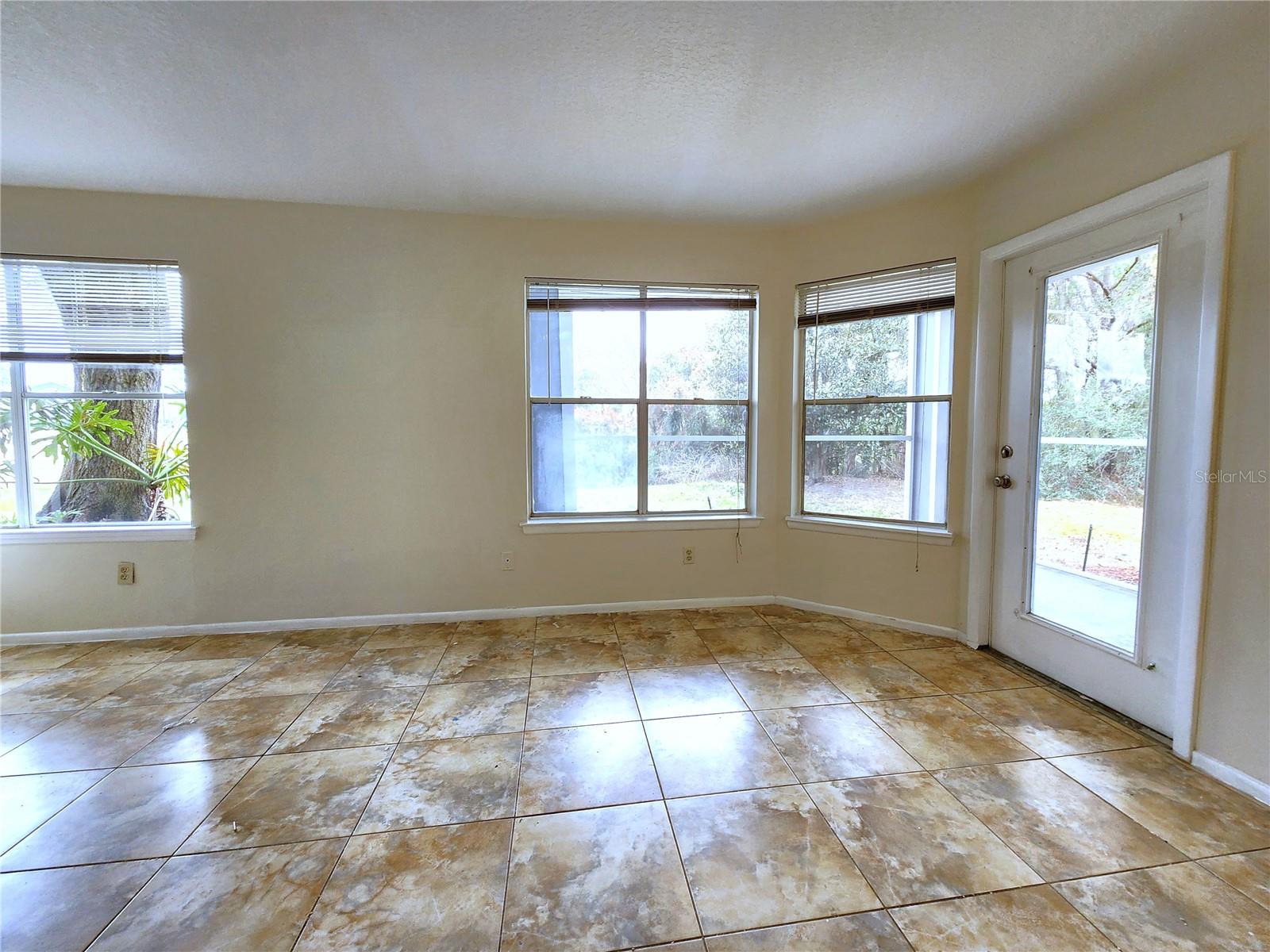 Image 7 of 27 For 2612 Grassy Point Unit 114 Drive 114