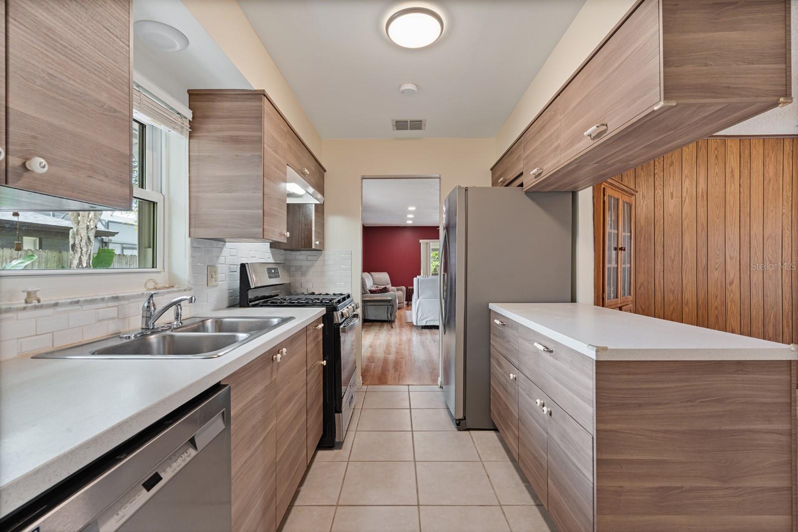 Image 6 of 27 For 1032 Manchester Circle