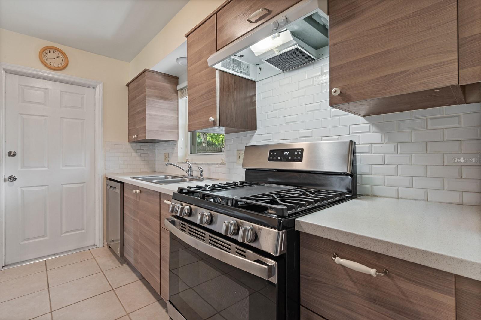 Image 7 of 27 For 1032 Manchester Circle