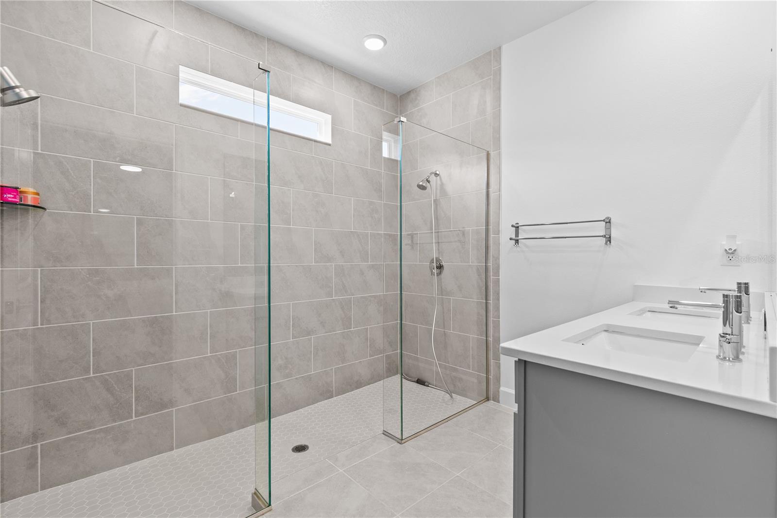 Image 22 of 40 For 11851 Sunsail Avenue