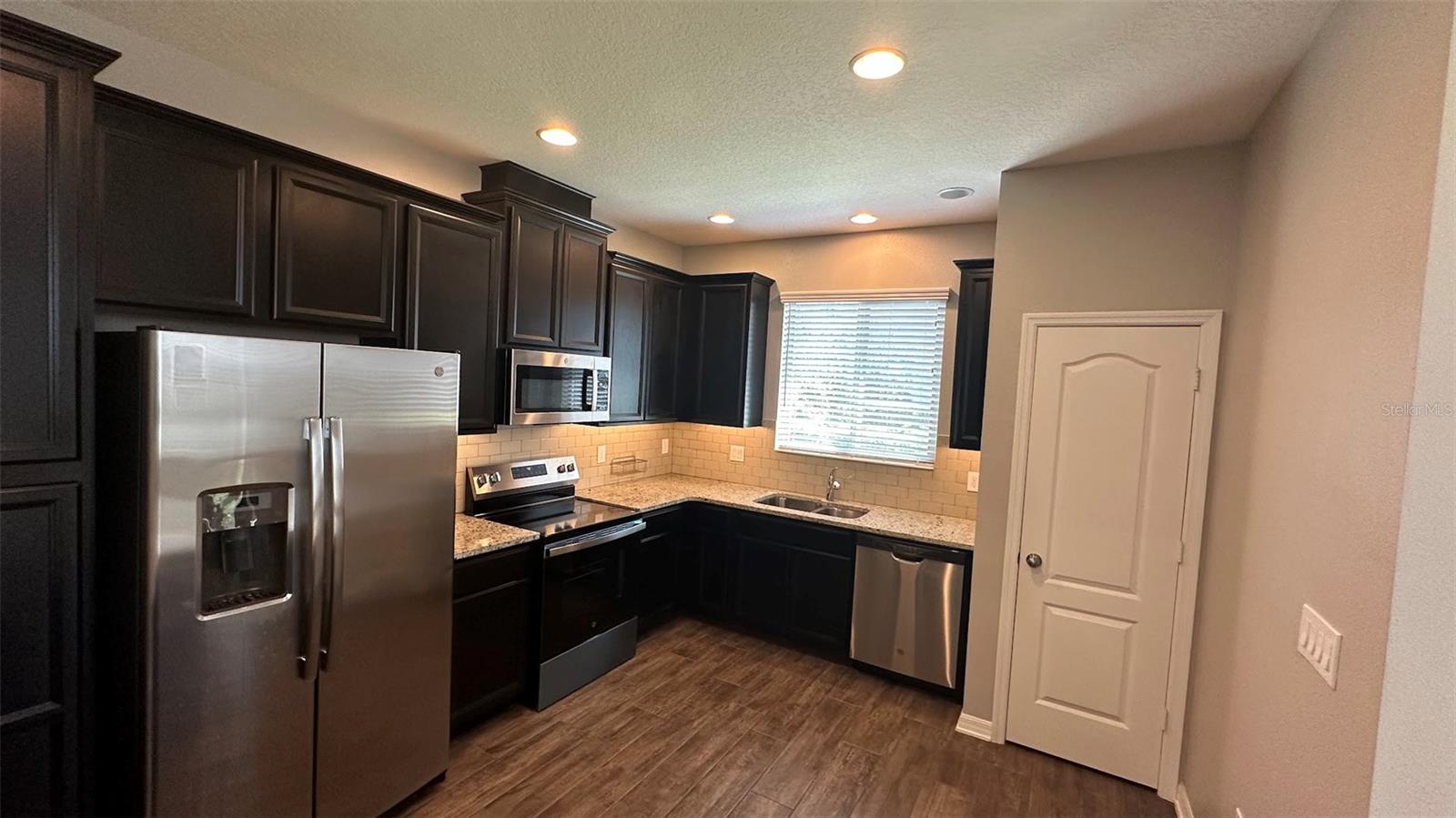 Image 17 of 69 For 12060 White Wave Point