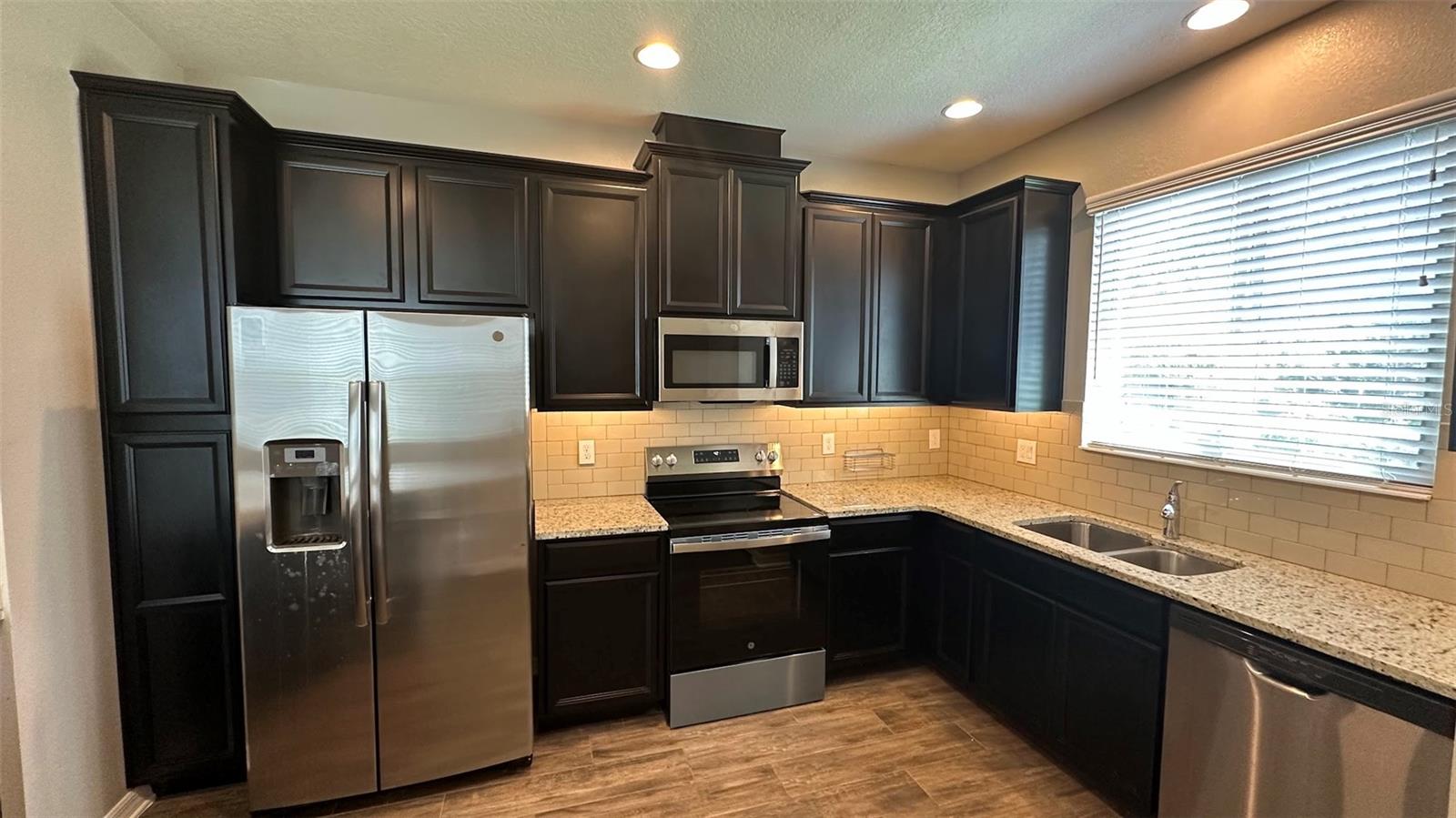 Image 18 of 69 For 12060 White Wave Point