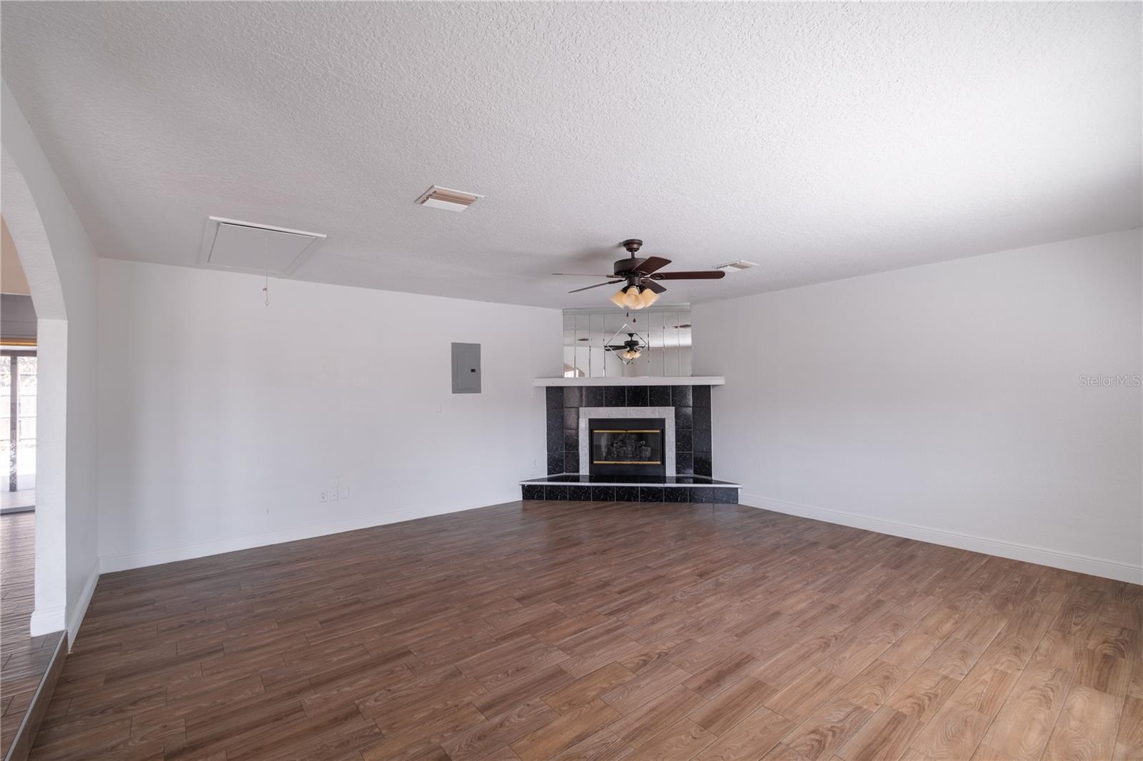 Image 6 of 27 For 107 Citrus Drive