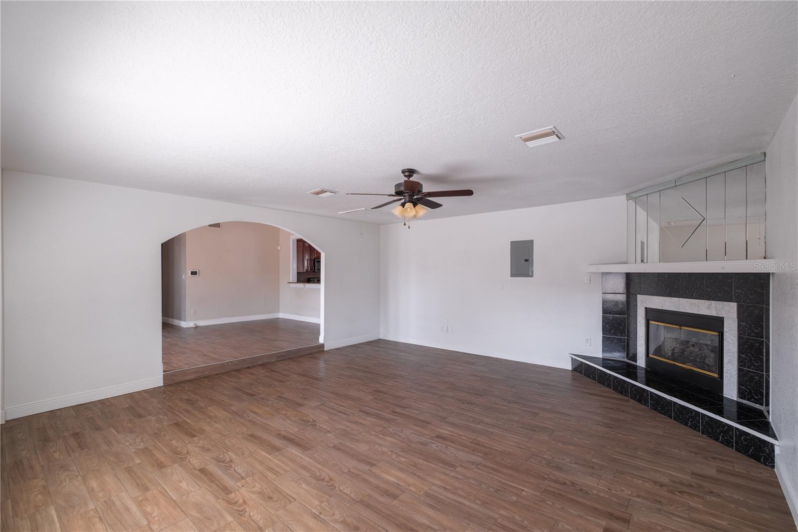 Image 7 of 27 For 107 Citrus Drive