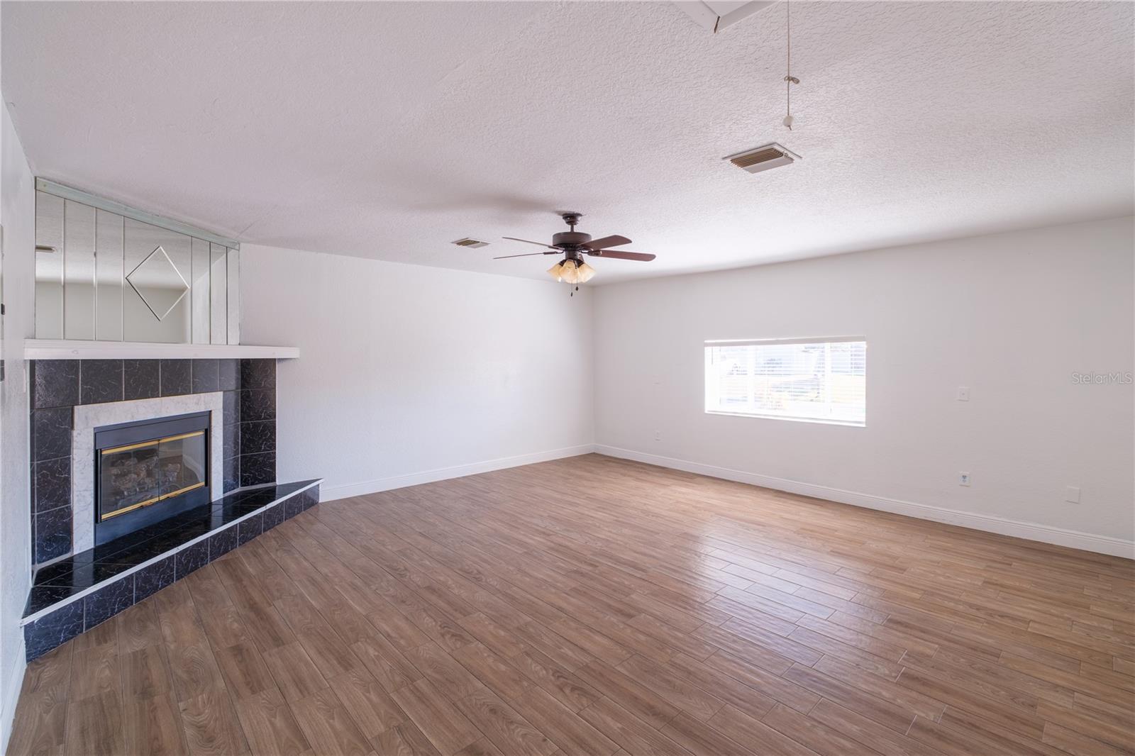 Image 8 of 27 For 107 Citrus Drive