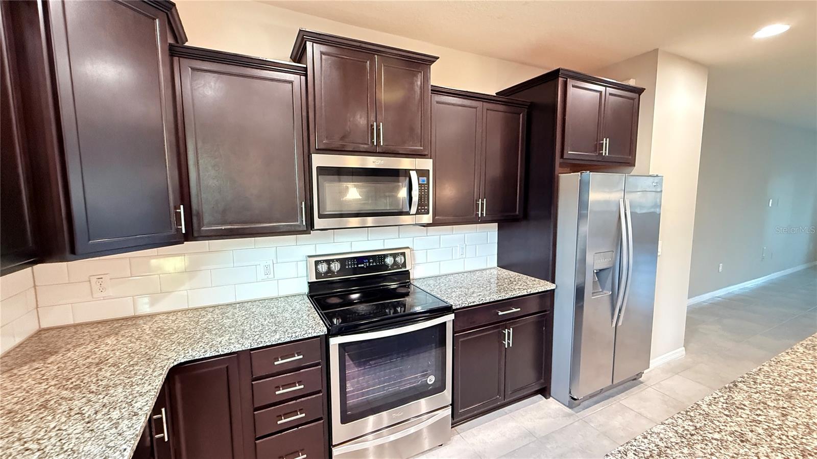 Image 16 of 66 For 588 Piazza Point