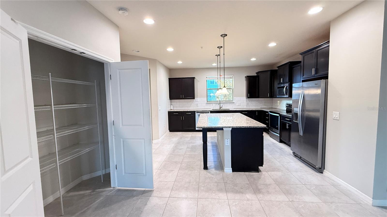 Image 17 of 66 For 588 Piazza Point