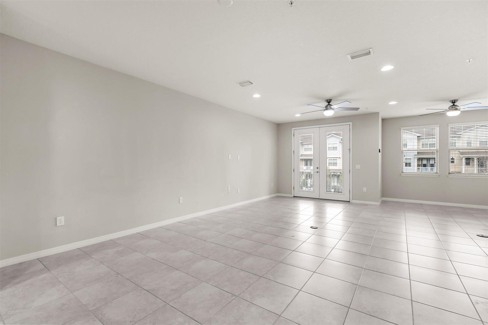 Image 20 of 66 For 588 Piazza Point