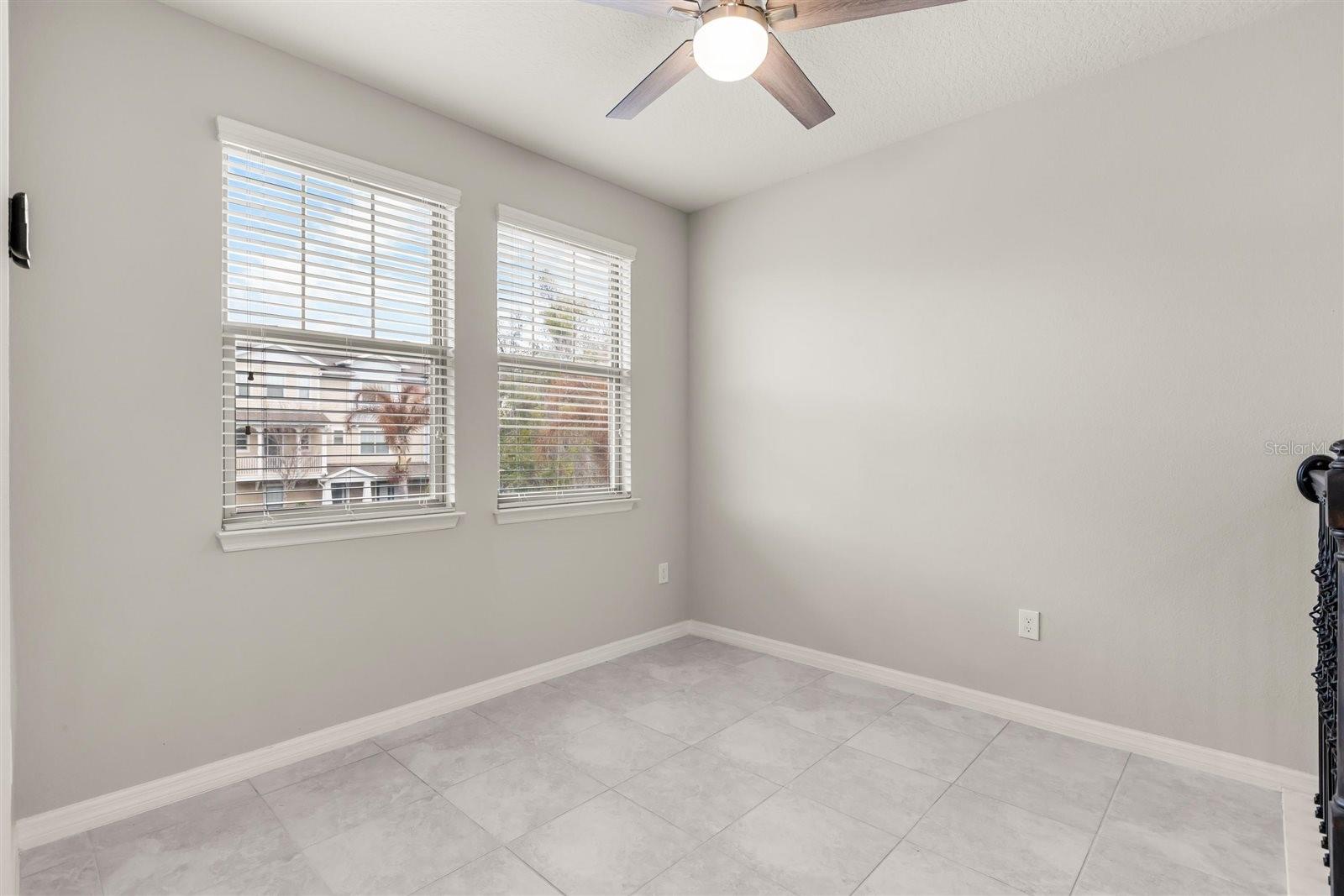 Image 21 of 66 For 588 Piazza Point