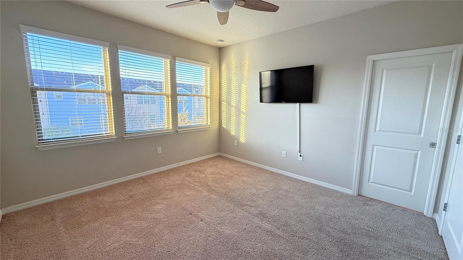 Image 27 of 66 For 588 Piazza Point