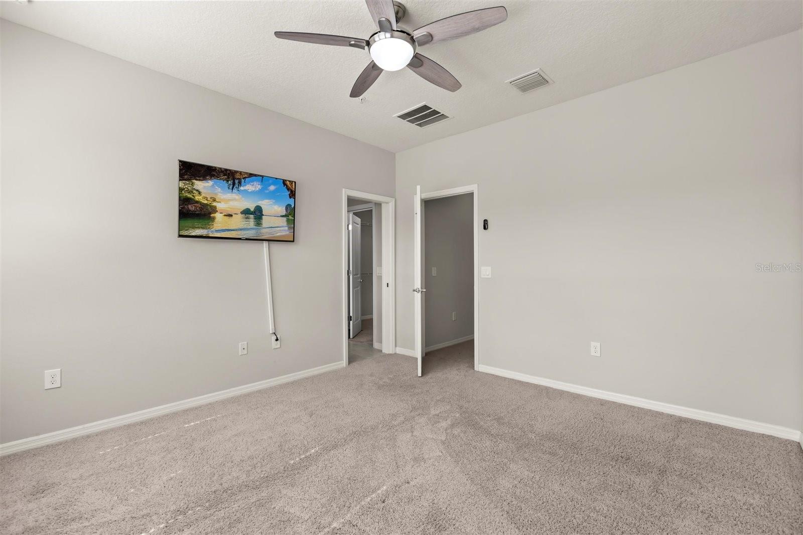 Image 28 of 66 For 588 Piazza Point