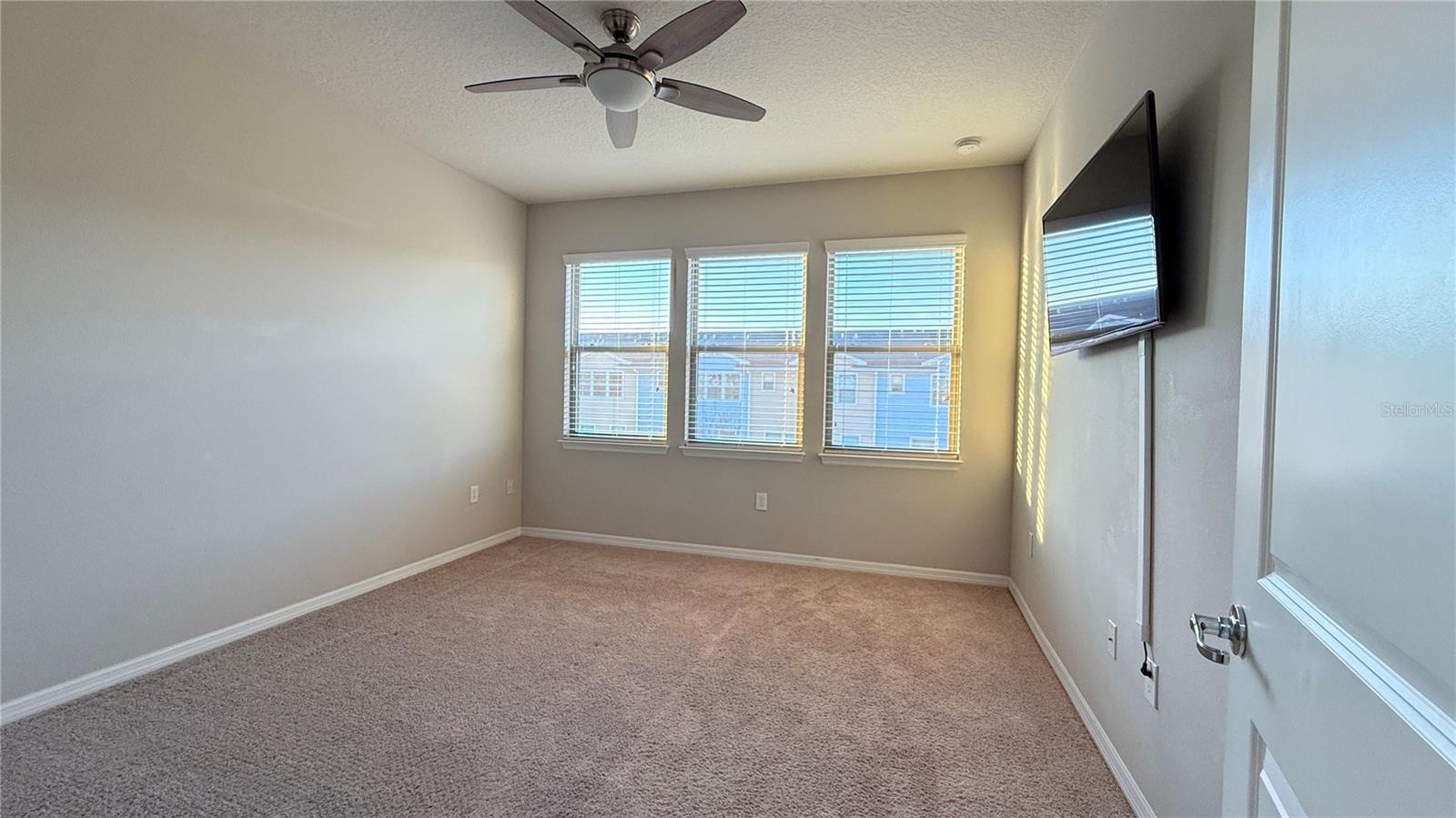 Image 29 of 66 For 588 Piazza Point