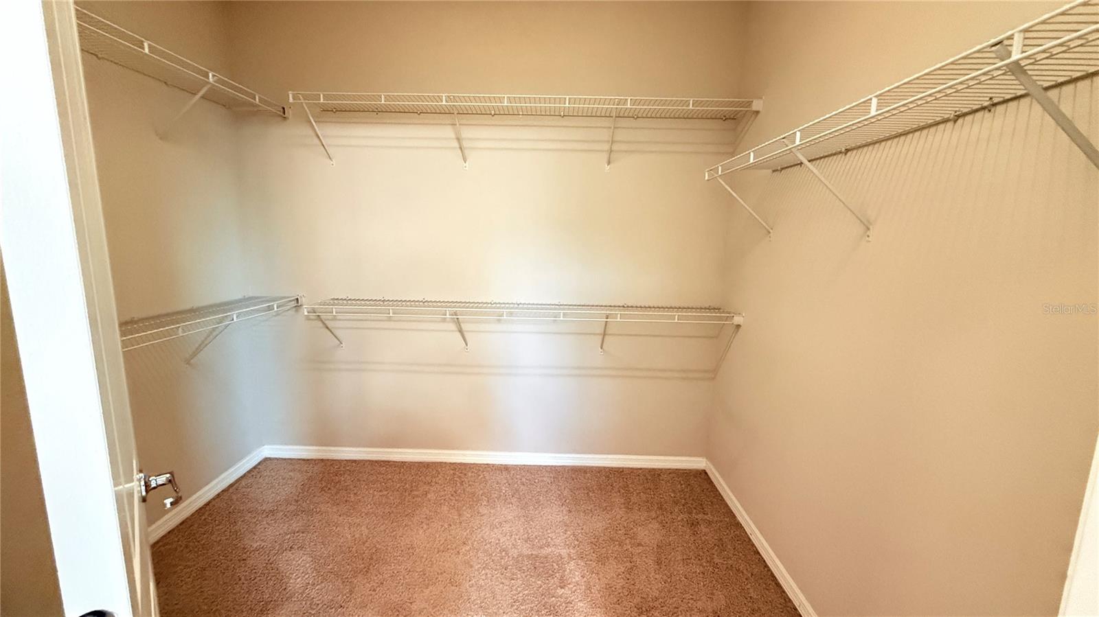 Image 30 of 66 For 588 Piazza Point