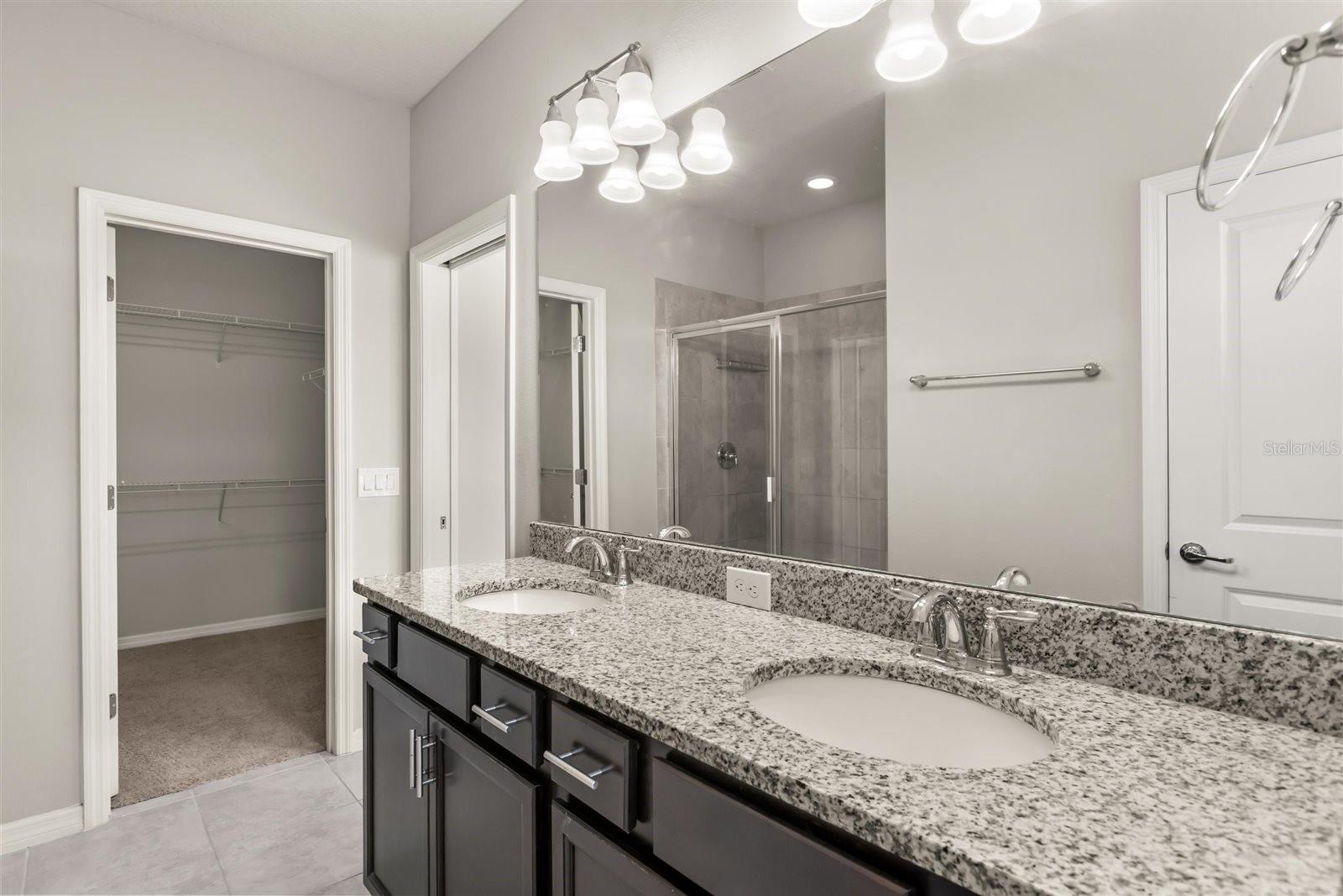 Image 33 of 66 For 588 Piazza Point