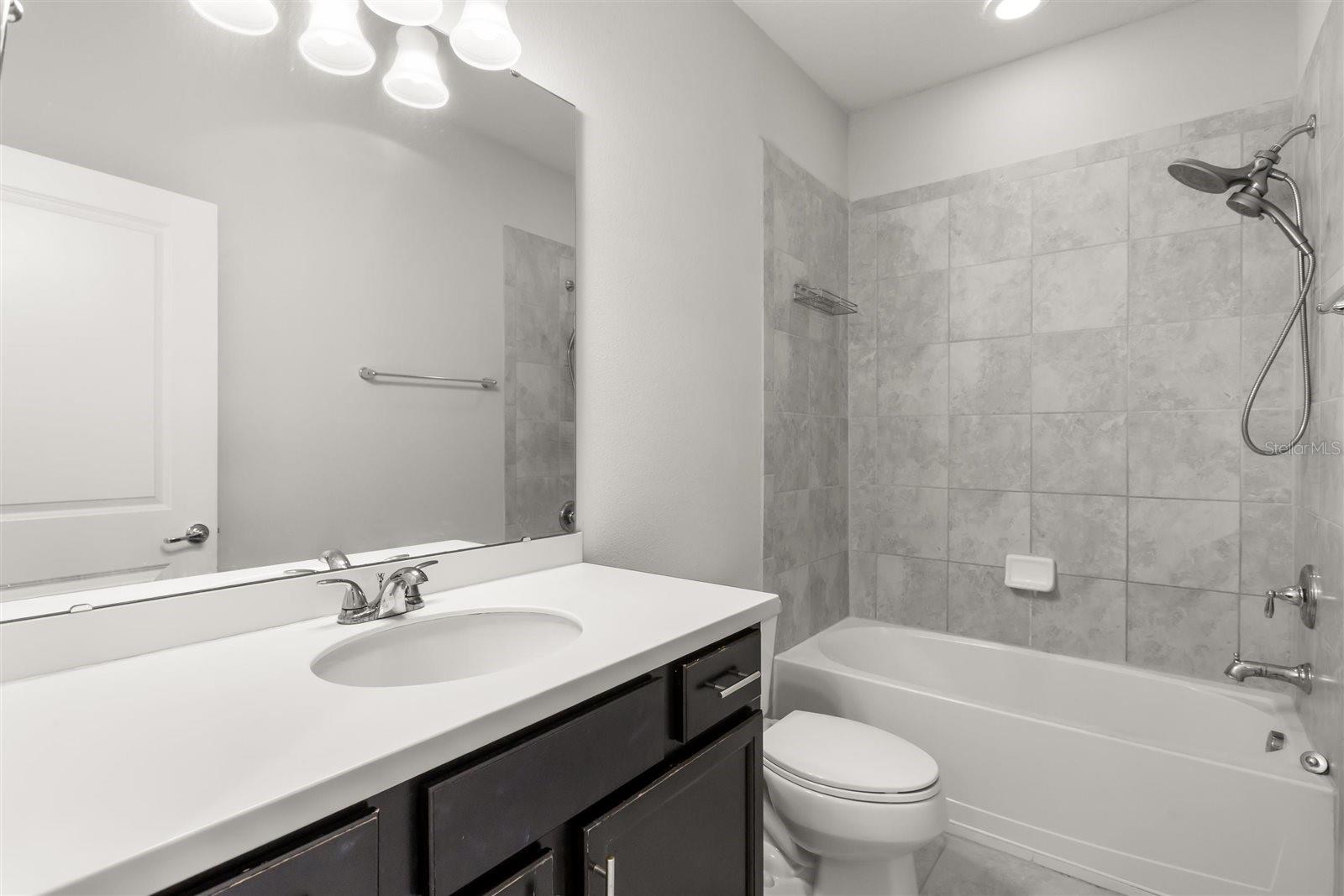 Image 45 of 66 For 588 Piazza Point