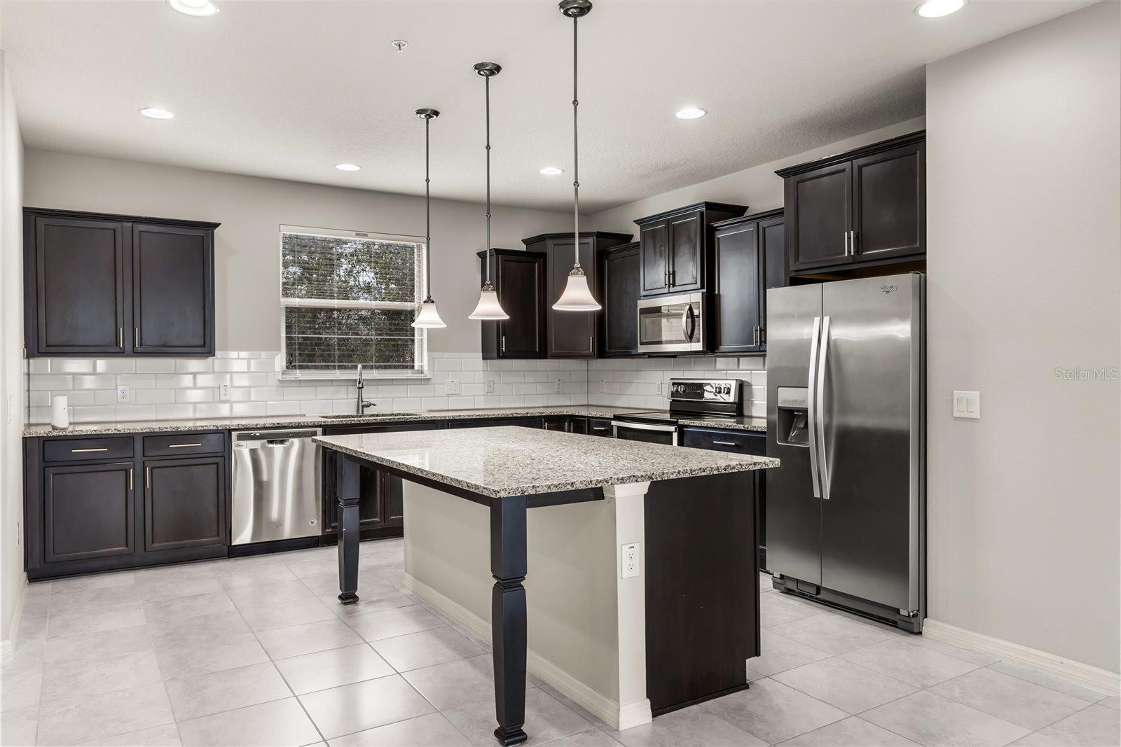 Image 9 of 66 For 588 Piazza Point