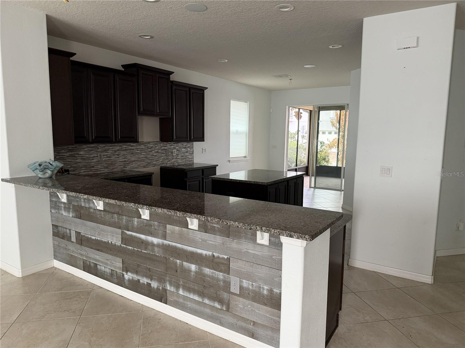 Image 7 of 20 For 2615 Palisade Boulevard