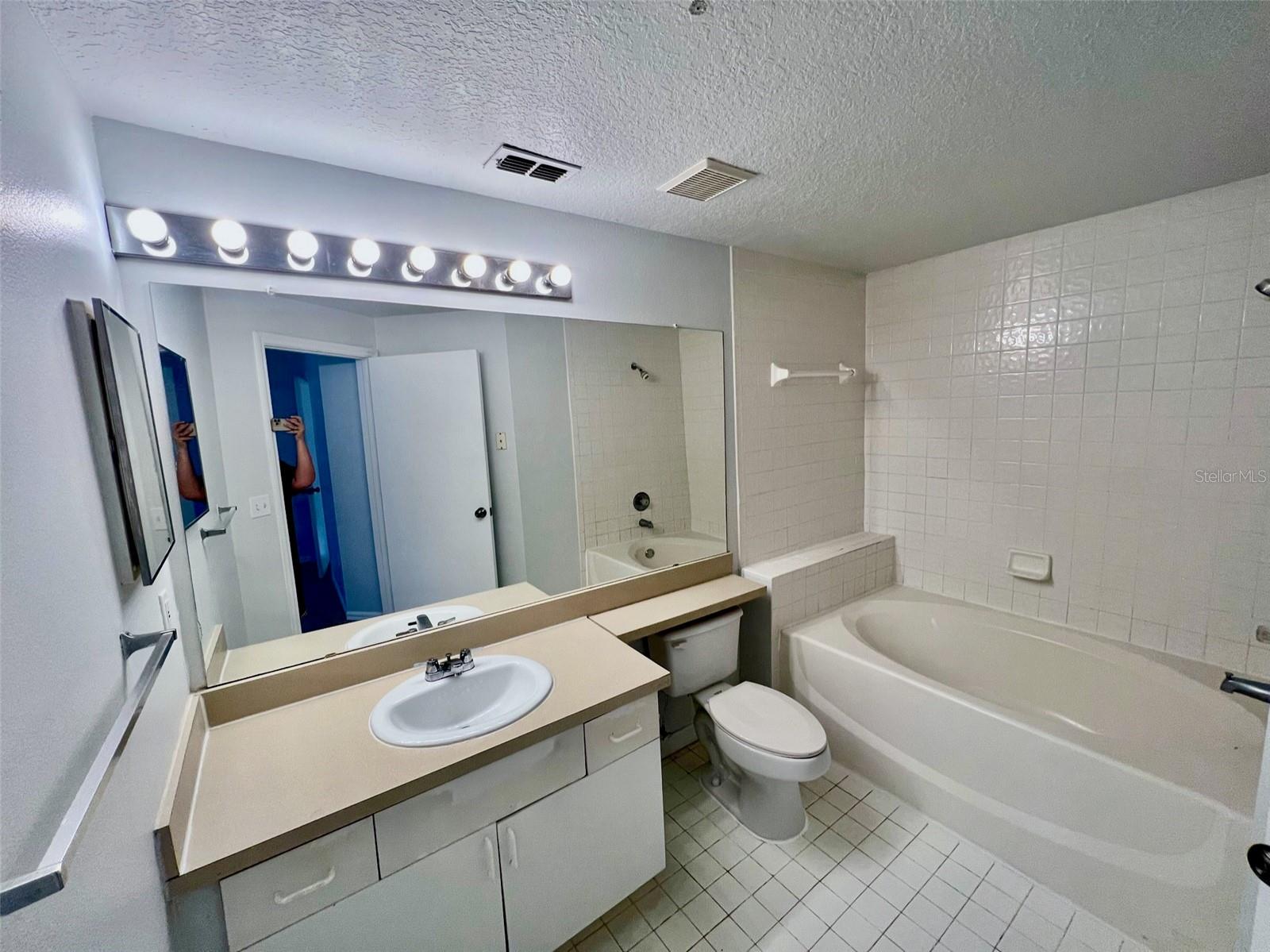 Image 11 of 17 For 5506 Metrowest Boulevard 101