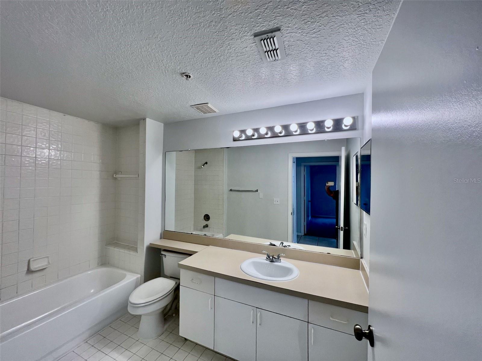 Image 14 of 17 For 5506 Metrowest Boulevard 101