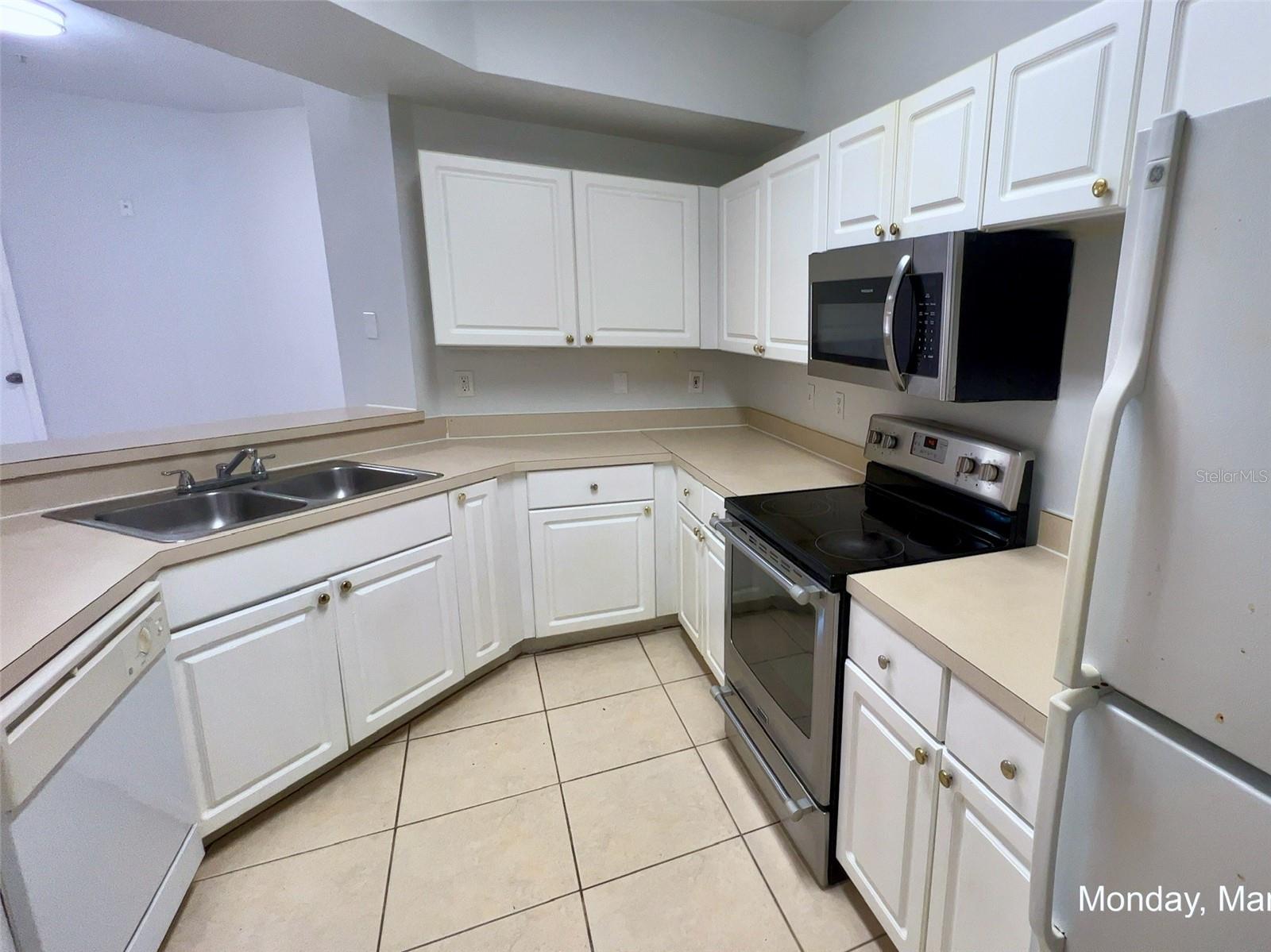 Image 6 of 17 For 5506 Metrowest Boulevard 101