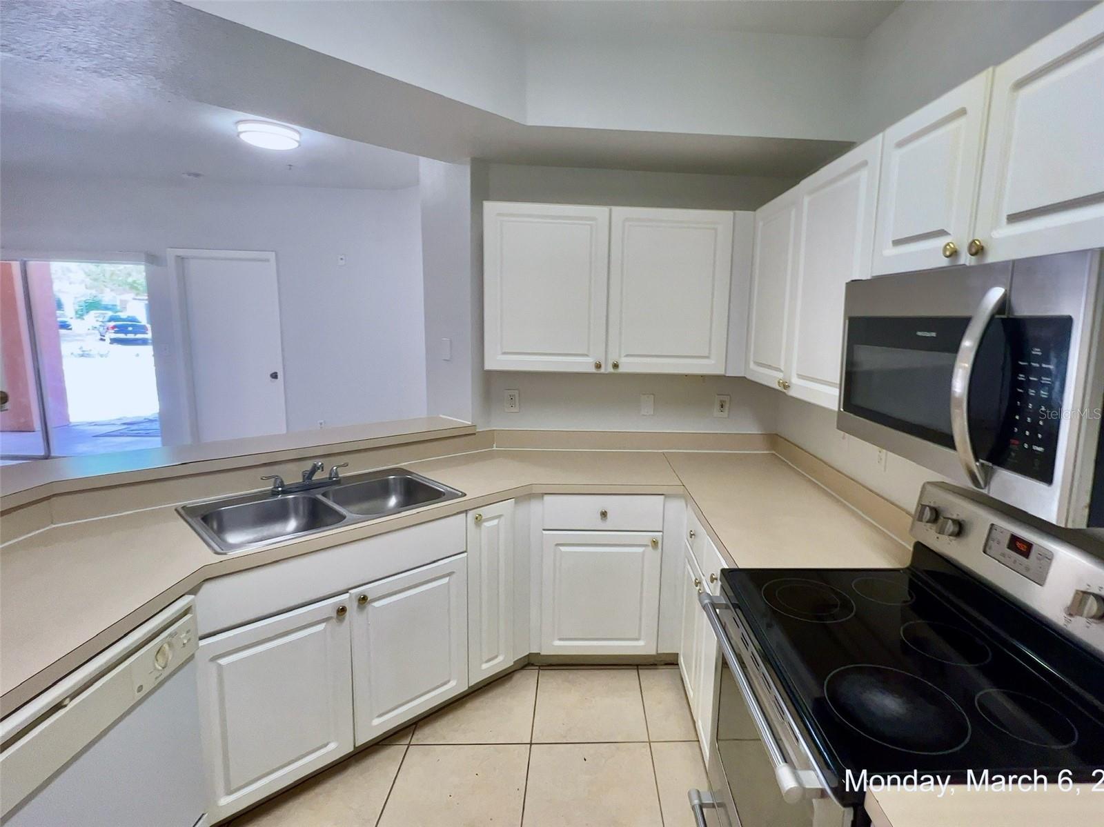 Image 7 of 17 For 5506 Metrowest Boulevard 101