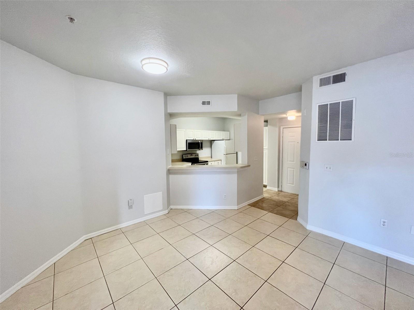 Image 8 of 17 For 5506 Metrowest Boulevard 101