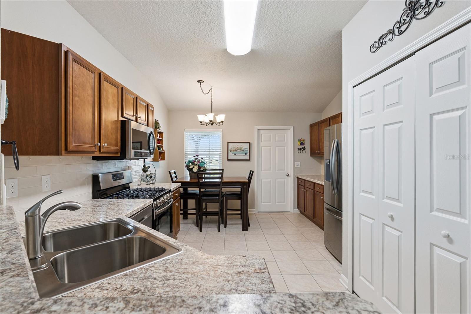 Image 10 of 49 For 304 Stonington Way