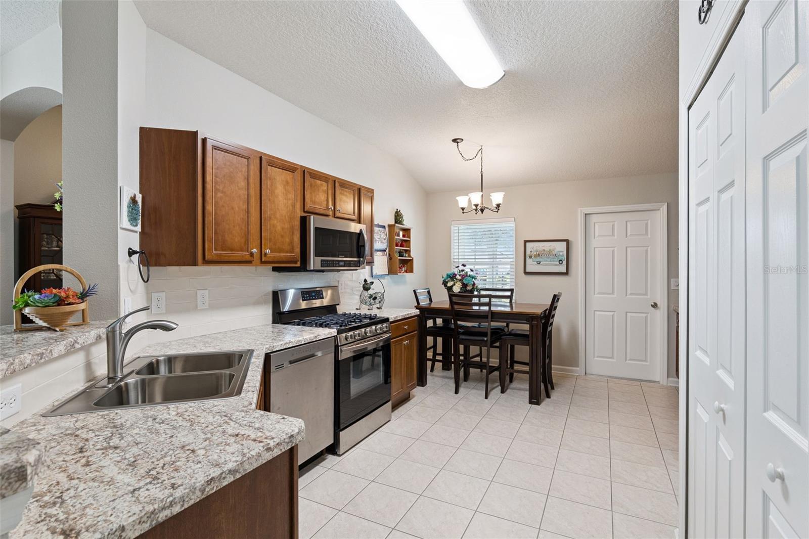 Image 11 of 49 For 304 Stonington Way