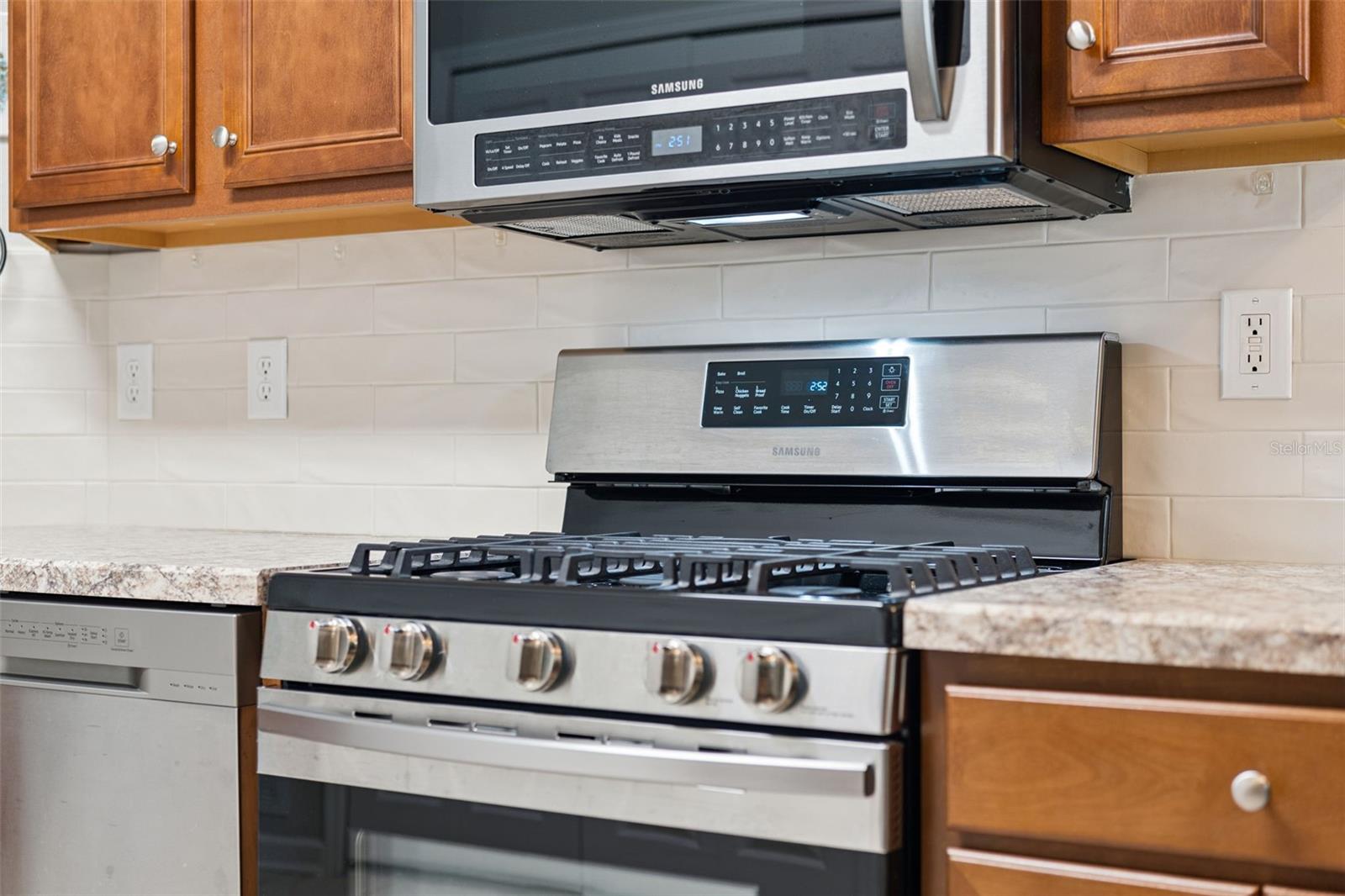 Image 13 of 49 For 304 Stonington Way